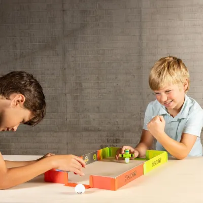 Fat Brain FOOSBOTS stolová hra robo-futbal so štadiónom