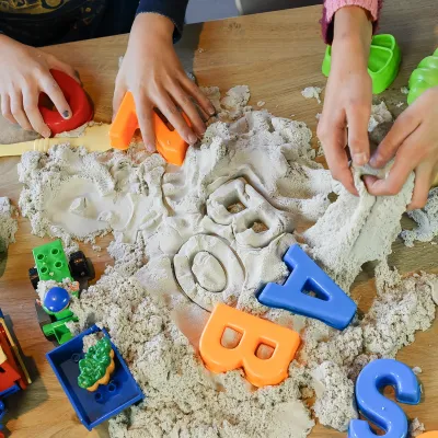 Modelovací piesok Play it CREALL 750 g zelený